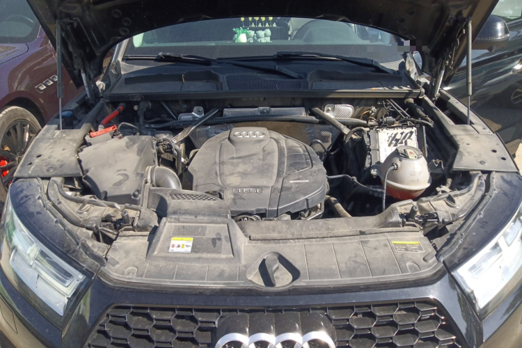 奥迪Q5L 2020款 改款 40 TFSI 荣享时尚型机舱底盘24