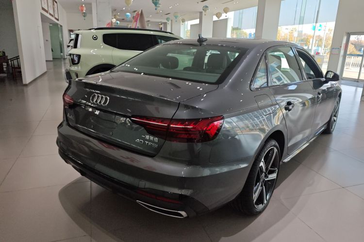 奥迪A4L 2024款 40 TFSI 豪华动感型车身外观7