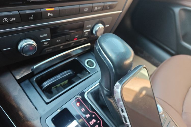 奥迪A6L 2018款 30周年年型 45 TFSI quattro 运动型局部细节18