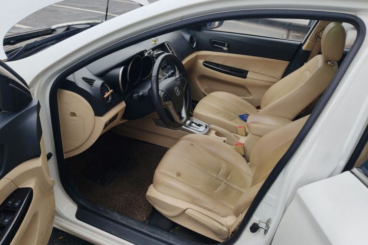 长安 逸动 2015款 1.6L 自动豪华型中控内饰20