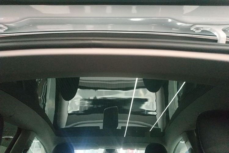 特斯拉 Model Y 2022款 改款 后轮驱动版中控内饰22