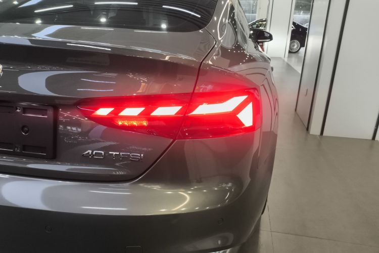 奥迪A5 2023款 Sportback 40 TFSI 时尚动感型车身外观9