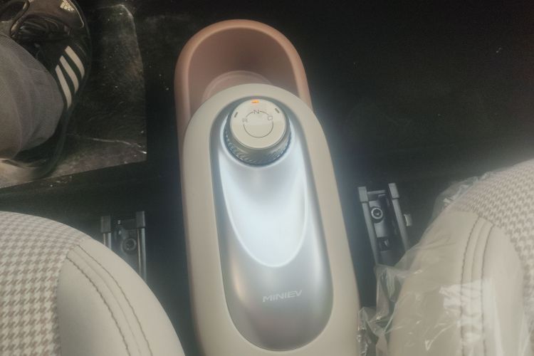 五菱汽车 宏光MINIEV 2025款 四门版 进阶款中控内饰18