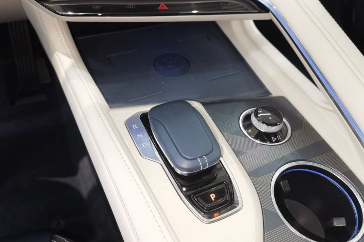 极氪001 2023款 WE版 86kWh中控内饰18