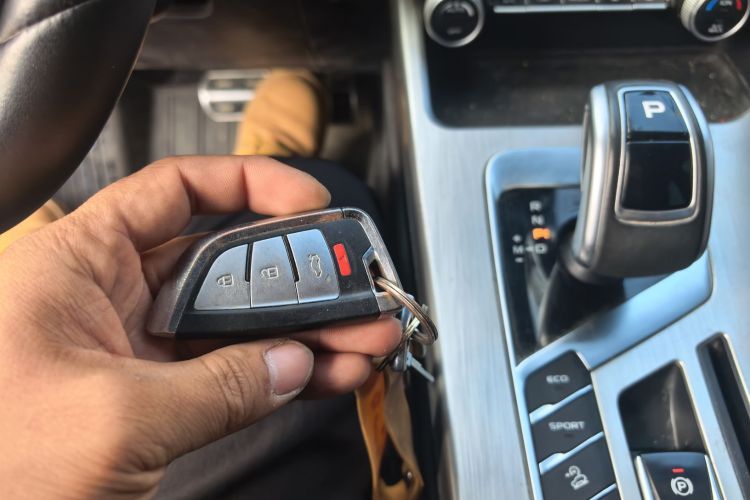 吉利汽车 缤越 2019款 运动款 260T DCT Battle 国VI中控内饰7001