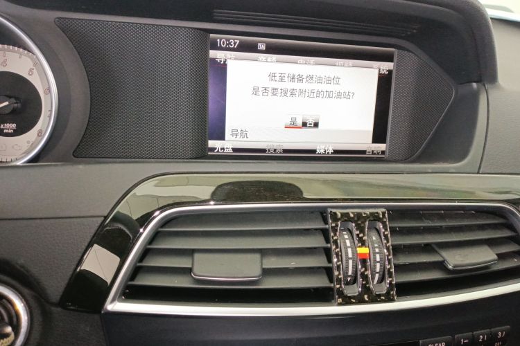 奔驰C级 2013款 C 300 运动型 Grand Edition中控内饰16