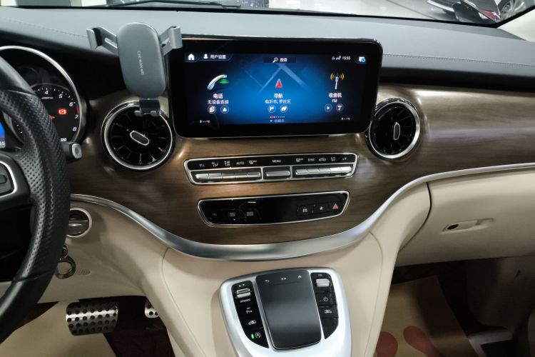 奔驰V级 2022款 V 260 尊贵版中控内饰16