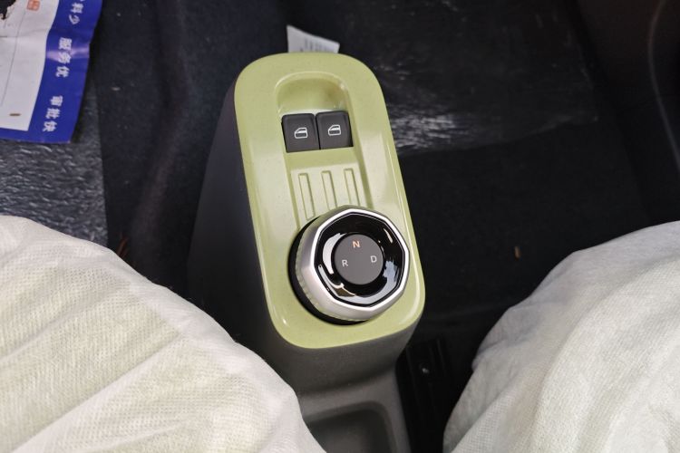 吉利银河 2024款 熊猫mini 200km 耐力熊中控内饰18