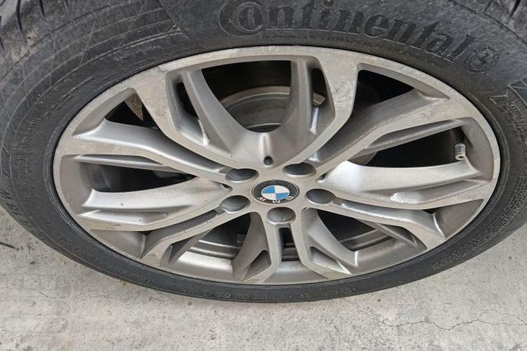 宝马X1 2019款 sDrive20Li 领先型车身外观6008