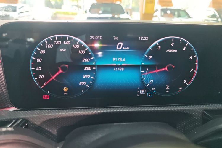 奔驰A级 2021款 A 200 L 运动轿车时尚型中控内饰14