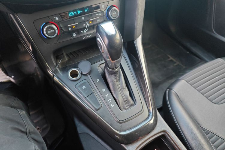 福特 福克斯 2017款 两厢 EcoBoost 180 自动精英型中控内饰18