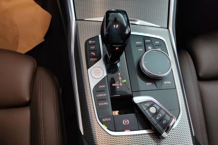 宝马3系 2020款 325i M运动曜夜套装中控内饰18