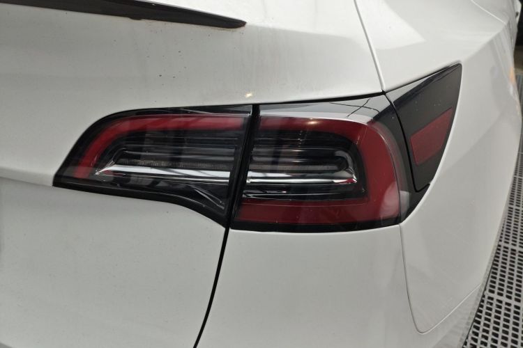 特斯拉 Model Y 2022款 改款 后轮驱动版车身外观6006