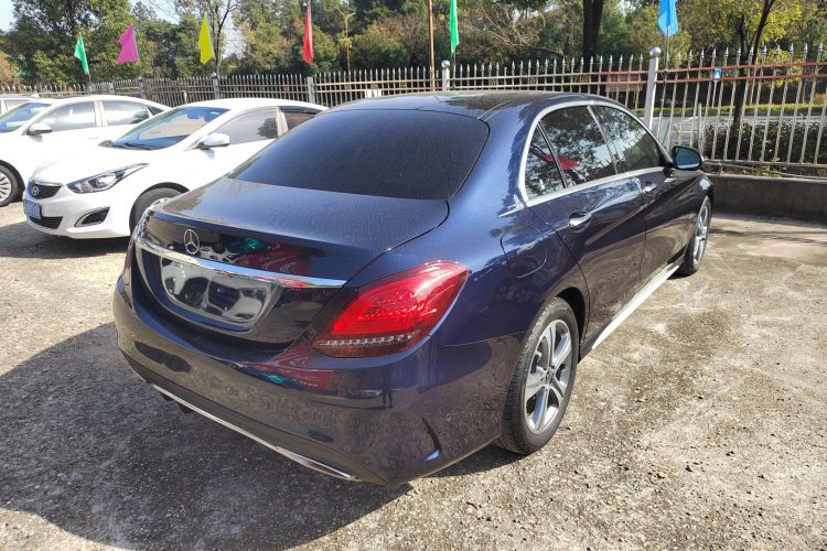 奔驰C级 2019款 C 260 L 运动版车身外观7