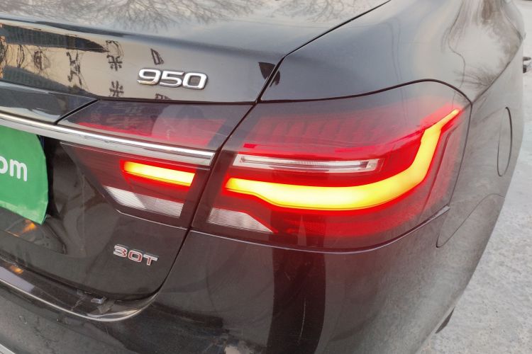 荣威950 2017款 30T 互联网旗舰版车身外观9