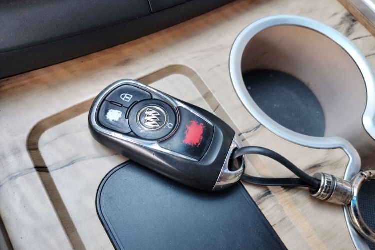 别克GL8 2017款 ES 28T 舒适型 国V中控内饰7001