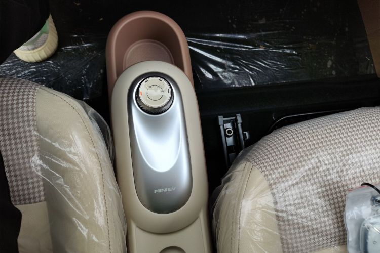 五菱汽车 宏光MINIEV 2025款 四门版 臻享+款中控内饰18