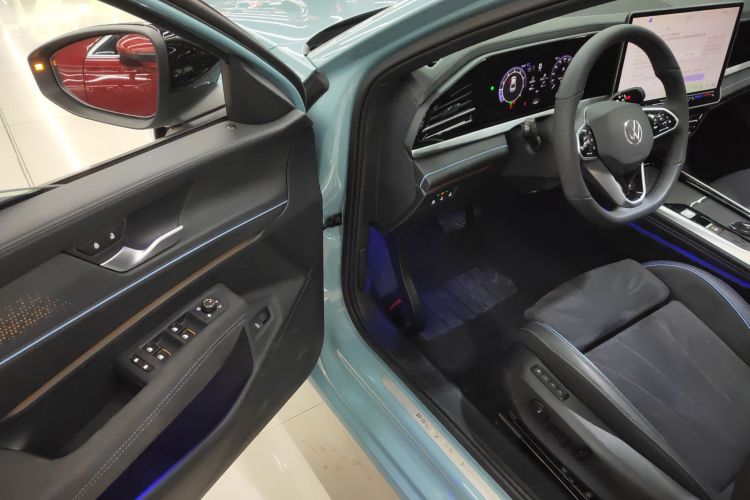大众 帕萨特 2025款 Pro 380TSI 星空龙尊版中控内饰7003