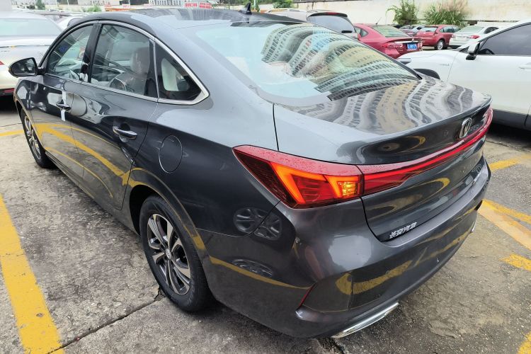 长安 逸动 2025款 PLUS 1.4T 双离合高能版车身外观4