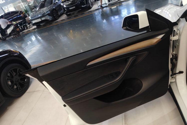 特斯拉 Model Y 2022款 改款 后轮驱动版中控内饰7007