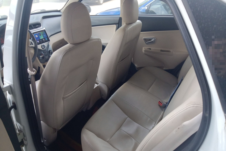 奇瑞 风云2 2013款 两厢 1.5L AMT锐意版中控内饰21