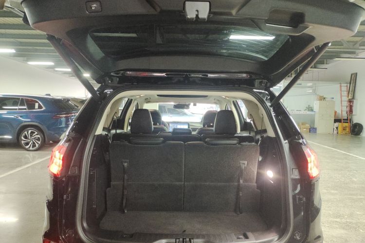 福特 锐界 2021款 改款 PLUS EcoBoost 245 两驱豪锐型 7座机舱底盘23