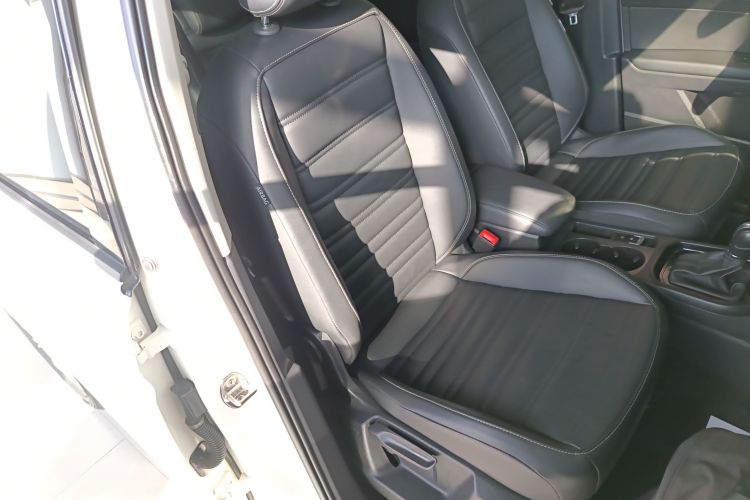 大众 2021款 途安L 280TSI DSG舒适版 7座局部细节41