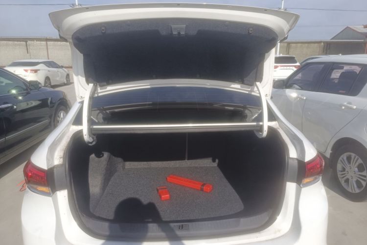 别克 英朗 2018款 15T 双离合精英型 国V机舱底盘23