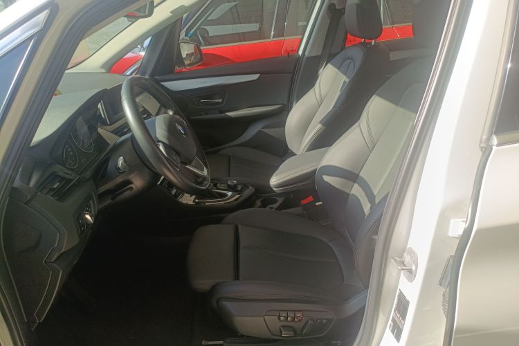 宝马2系旅行车 2016款 220i 领先型中控内饰19