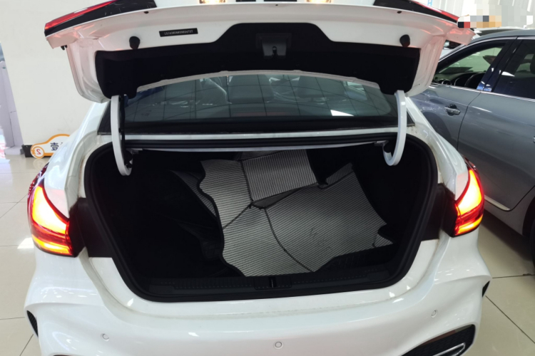 名爵 MG5 2025款 180DVVT 全球抢先版机舱底盘23