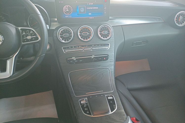 奔驰C级 2019款 C 260 L 运动版中控内饰16