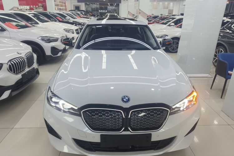 宝马i3 2025款 eDrive 40 L 曜夜套装车身外观2