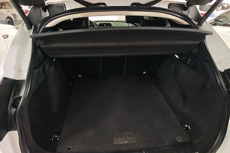 捷豹F-PACE 2018款 2.0T 两驱都市尊享版局部细节23