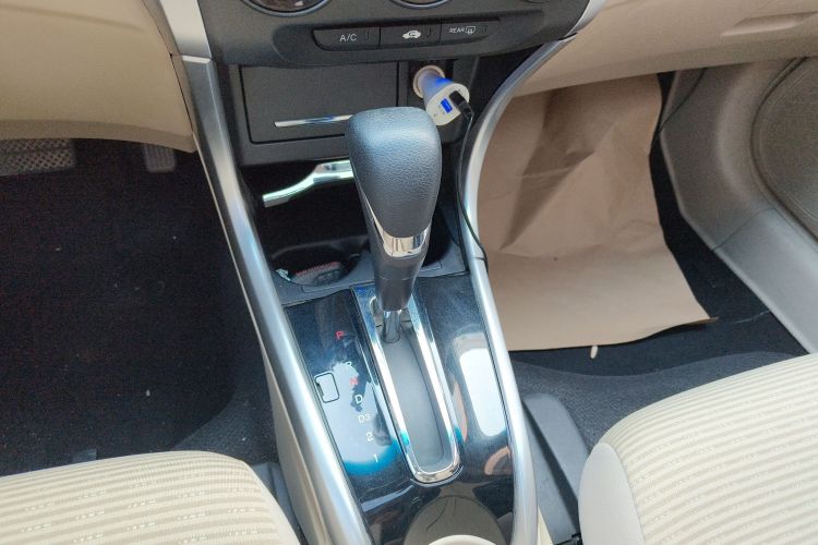 本田 凌派 2015款 1.8L 自动豪华版中控内饰18