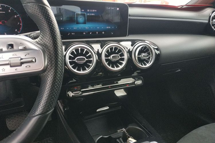 奔驰A级 2019款 A 200 L 运动轿车中控内饰16