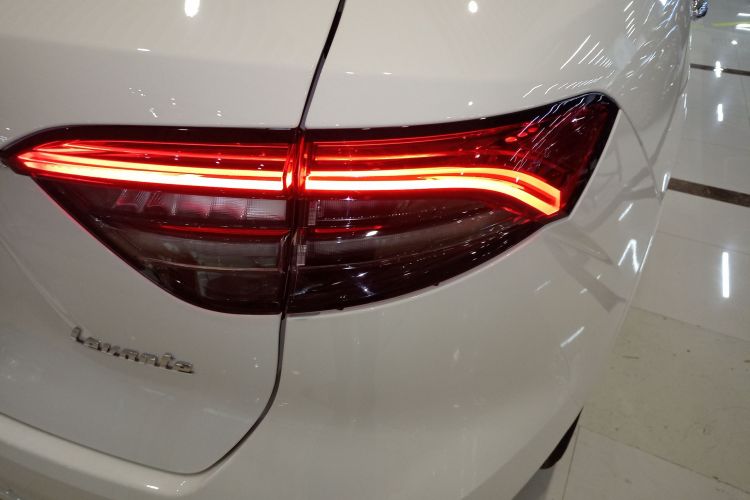 玛莎拉蒂 Levante 2022款 2.0T GT锋芒版车身外观9