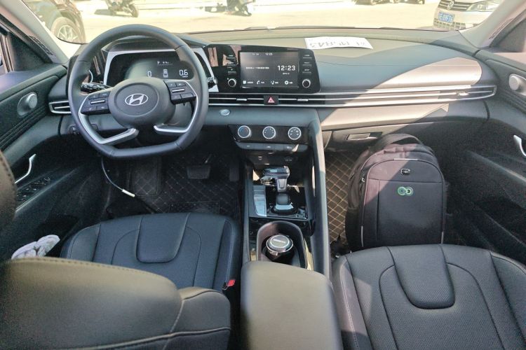 现代 伊兰特 2023款 1.5L CVT GLX精英版中控内饰7002