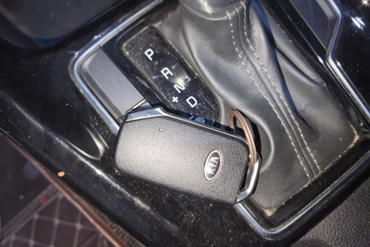 起亚 智跑 2019款 2.0L 自动智享豪华版中控内饰7001