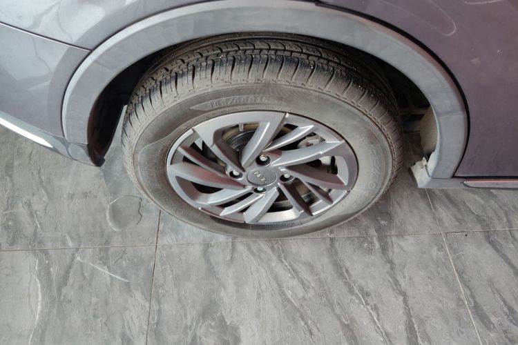 哪吒汽车 哪吒V 2022款 潮 300 Lite 磷酸铁锂车身外观6008