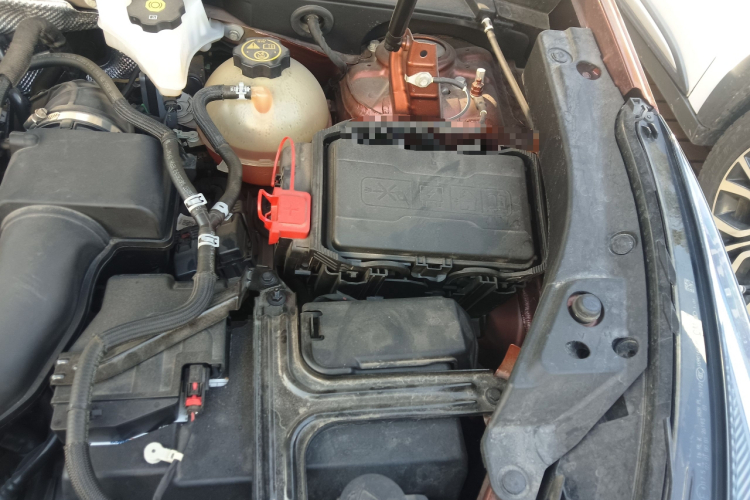 凯迪拉克XT4 2021款 28T 两驱领先型机舱底盘26