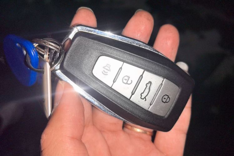 吉利几何C 2020款 甄选续航版 550KM C++中控内饰7001