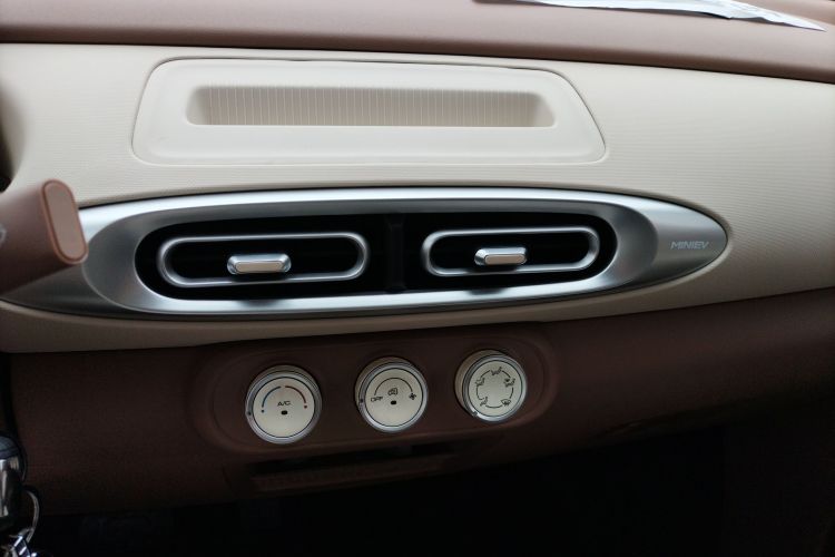 五菱汽车 宏光MINIEV 2025款 四门版 进阶款中控内饰16