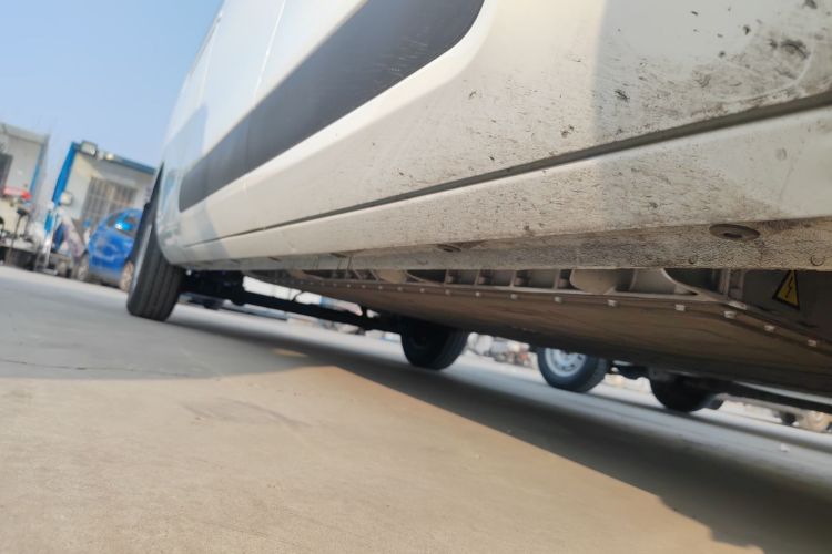 上汽大通MAXUS 大拿V1 2024款 V1 长轴高顶 多功能版（62kWh）局部细节9001