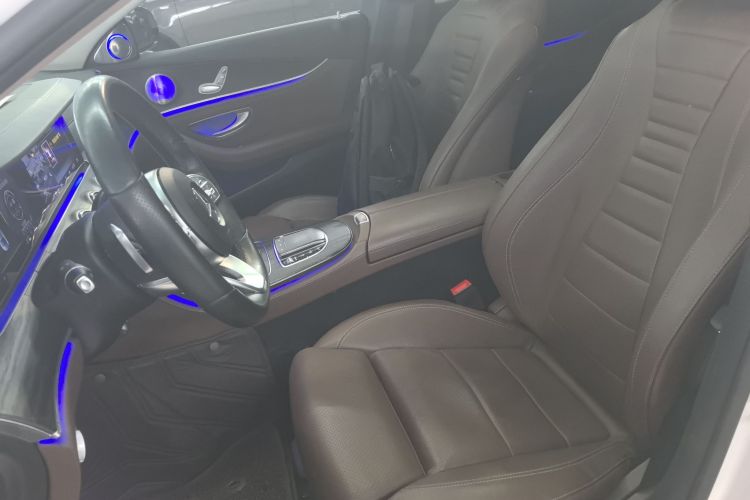 奔驰E级 2019款 E 260 L 运动型局部细节19