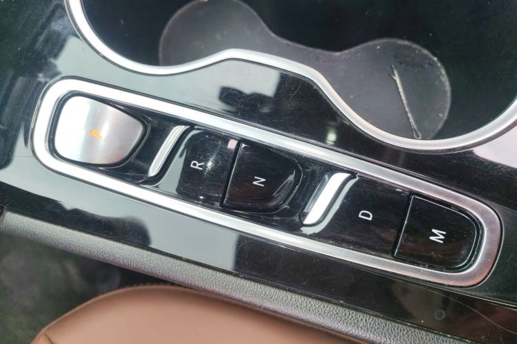 别克 君威 2023款 552T 智享型中控内饰18