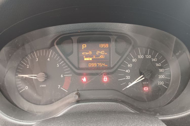 雪铁龙 爱丽舍 2015款 质尚版 1.6L 自动时尚型中控内饰14