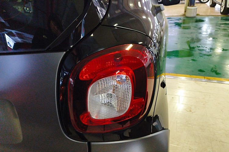 smart fortwo 2019款 0.9T 66千瓦硬顶风擎版 国VI车身外观6006