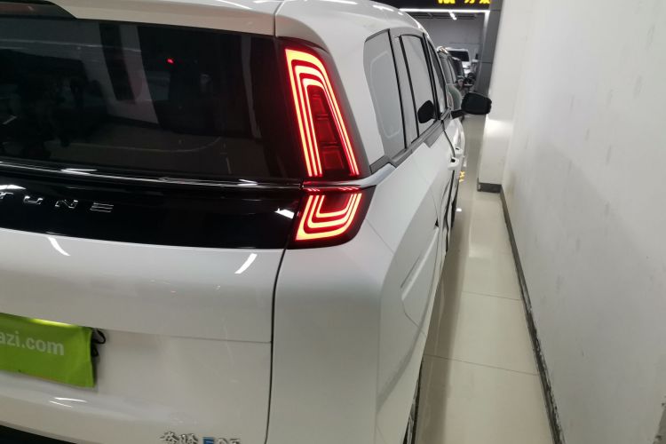 奔腾NAT 2022款 悦享出行 换电版 100kW 401km车身外观9