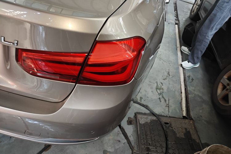 宝马3系 2016款 320Li 时尚型车身外观9