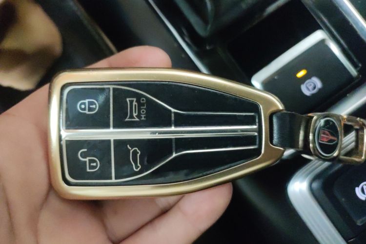 红旗HS7 2021款 2.0T DCT两驱智联旗畅版中控内饰11